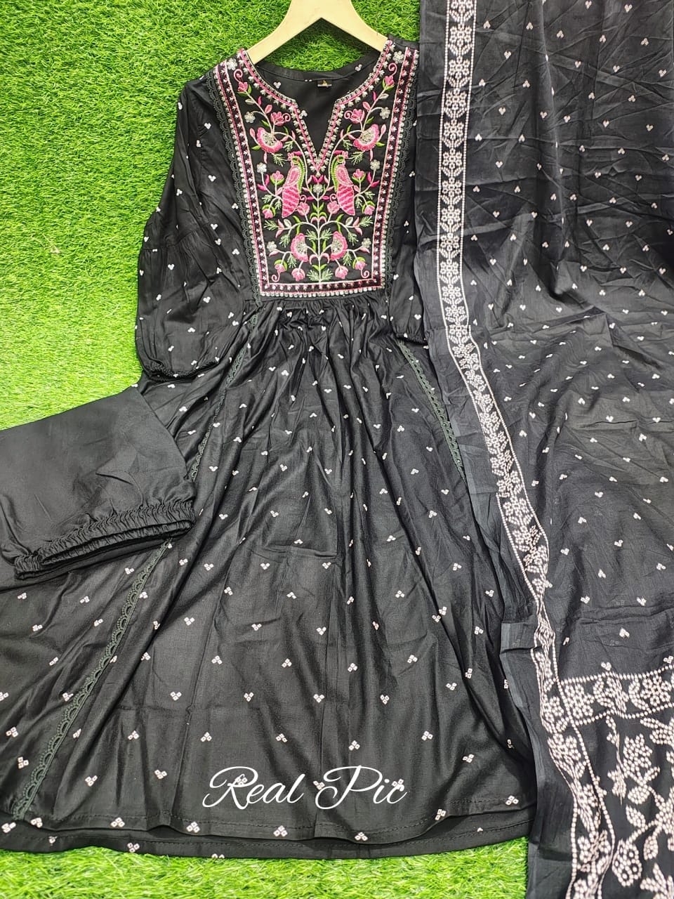 Look straight out of a dreamy movie set as you turn around and walk in this elegant flaired suit ! The perfect of traditional wear(WARED140)