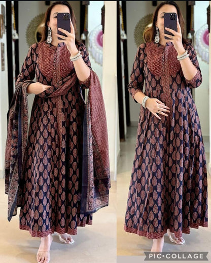 Look straight out of a dreamy movie set as you turn around and walk in this elegant flaired suit ! The perfect of traditional wear(WARED141)