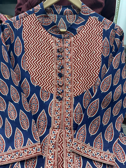 Look straight out of a dreamy movie set as you turn around and walk in this elegant flaired suit ! The perfect of traditional wear(WARED141)