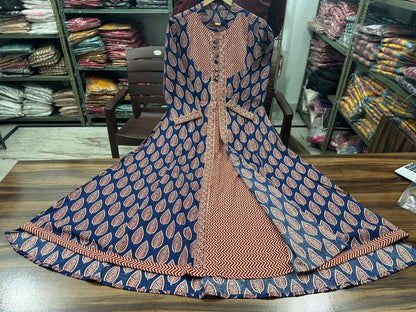 Look straight out of a dreamy movie set as you turn around and walk in this elegant flaired suit ! The perfect of traditional wear(WARED141)