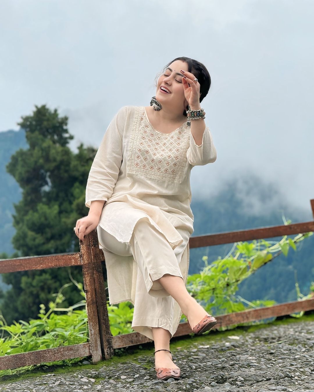 💃 Classy Cotton Flex Off-White Kurta With Embroidered Yoke 💃💃💃(WARED153)