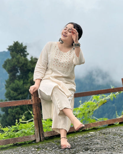 💃 Classy Cotton Flex Off-White Kurta With Embroidered Yoke 💃💃💃(WARED153)