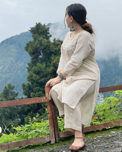 💃 Classy Cotton Flex Off-White Kurta With Embroidered Yoke 💃💃💃(WARED153)