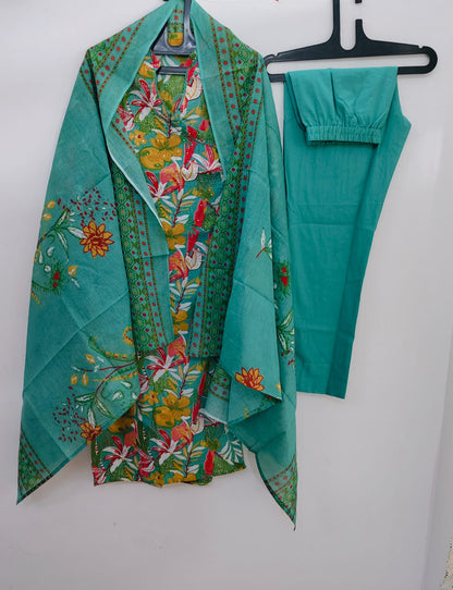 Featuring beautiful Heavy Suit Set which is beautifully decorated with handwork weaving and prints. It is paired with matching pants and dupatta. (WARED77)