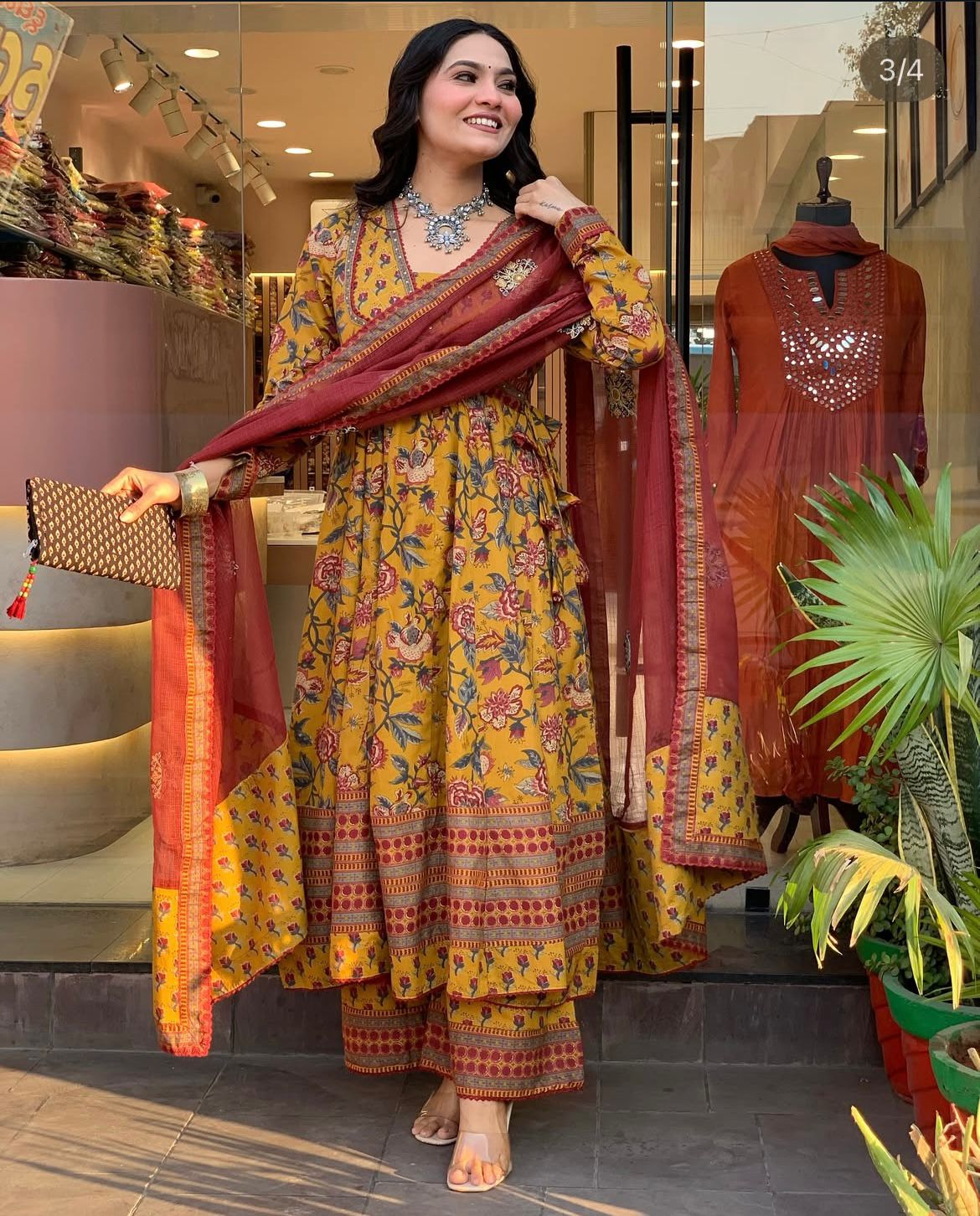Look straight out of a dreamy movie set as you turn around and walk in this elegant flaired suit ! The perfect of traditional wear  (WARED129)