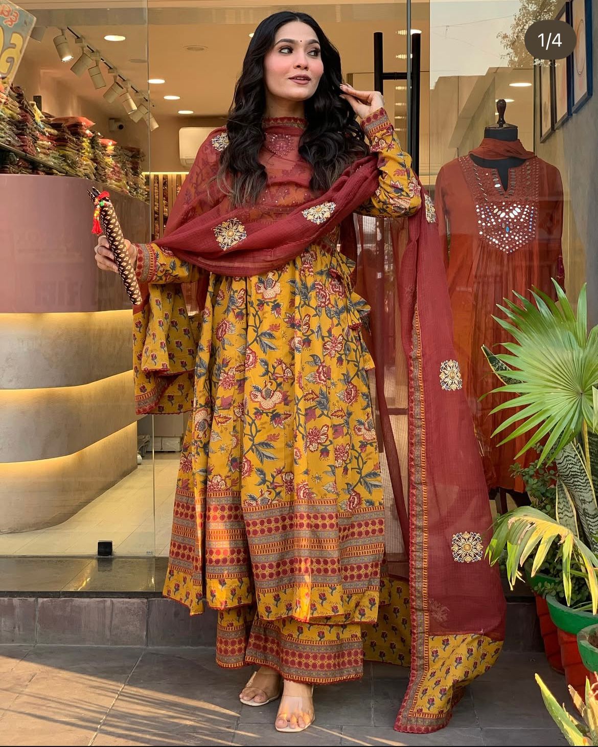 Look straight out of a dreamy movie set as you turn around and walk in this elegant flaired suit ! The perfect of traditional wear  (WARED129)