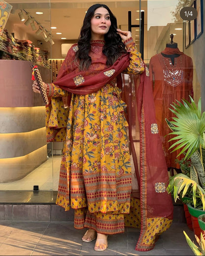 Look straight out of a dreamy movie set as you turn around and walk in this elegant flaired suit ! The perfect of traditional wear  (WARED129)