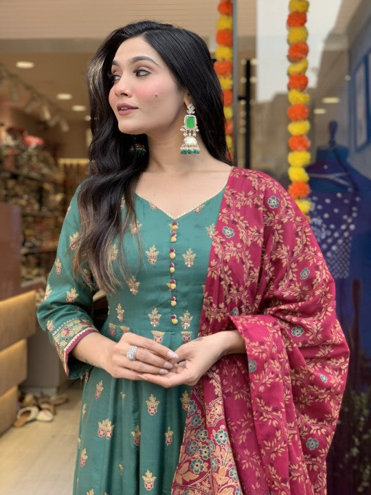 Premium Rayon Suit Look out of a dream movie set as you turn around and walk in this elegant flared suit ! The perfect of traditional wear