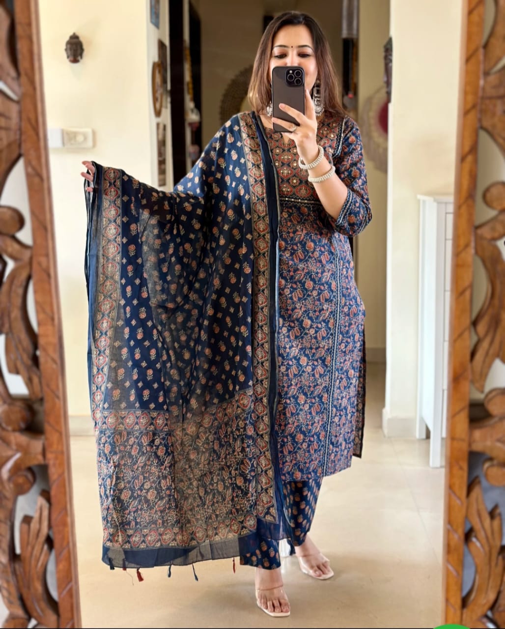 superhit design for festivalseason*  Beautiful Jaipuri Printed Cotton Suit Set Cotton Kurta With Floral Print And Handwork detailing With Panel Work Paired Up With Cotton Pant and Duppatta🥰💫) (WARED118)