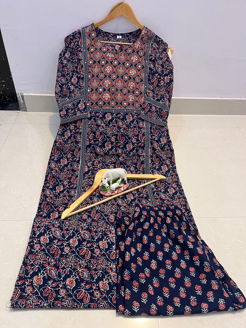 superhit design for festivalseason*  Beautiful Jaipuri Printed Cotton Suit Set Cotton Kurta With Floral Print And Handwork detailing With Panel Work Paired Up With Cotton Pant and Duppatta🥰💫) (WARED118)