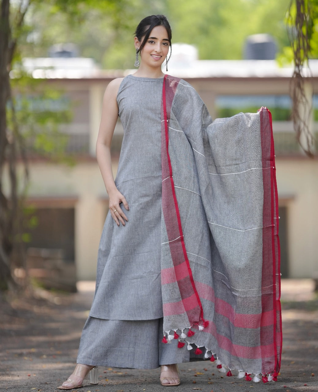 ELEVATE UR STYLE IN OUR CLASSY HAMDLOOM A LINE KURTI IN TRENDY HALTER NECK STYLE PAIRED WITH PURE LINEN DUPATTA PERFECT FOR ALL OCCASIONS (WARED111)