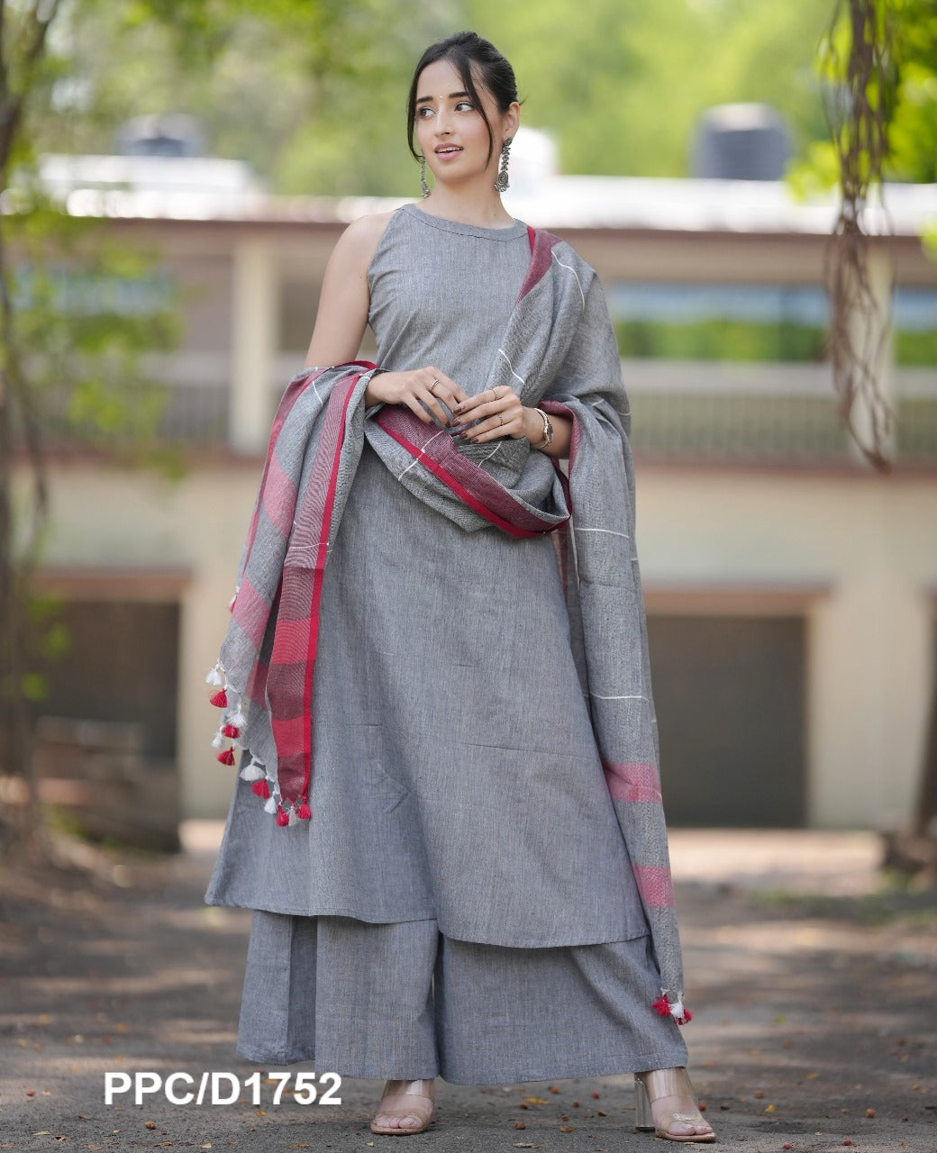 ELEVATE UR STYLE IN OUR CLASSY HAMDLOOM A LINE KURTI IN TRENDY HALTER NECK STYLE PAIRED WITH PURE LINEN DUPATTA PERFECT FOR ALL OCCASIONS (WARED111)