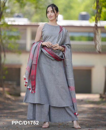 ELEVATE UR STYLE IN OUR CLASSY HAMDLOOM A LINE KURTI IN TRENDY HALTER NECK STYLE PAIRED WITH PURE LINEN DUPATTA PERFECT FOR ALL OCCASIONS (WARED111)