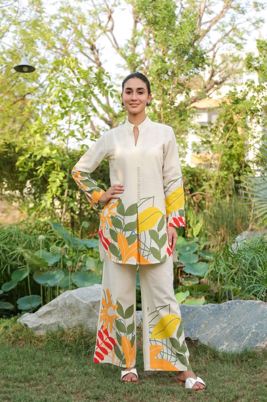 Look straight out of a dreMakes an enticing appearance at traditional events by wearing this handloom cotton kurta pant and  Dupatta set(SWCD62)