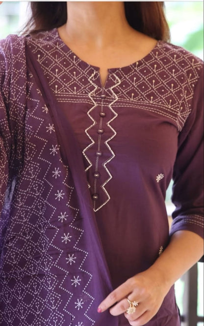 .🌹🌹Pure fine Cotton fabric Embroidery Work Kurti with Pant with cotton 100-100 Dupatta🌹🌹(SWRED46)