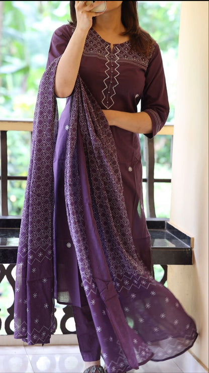 .🌹🌹Pure fine Cotton fabric Embroidery Work Kurti with Pant with cotton 100-100 Dupatta🌹🌹(SWRED46)