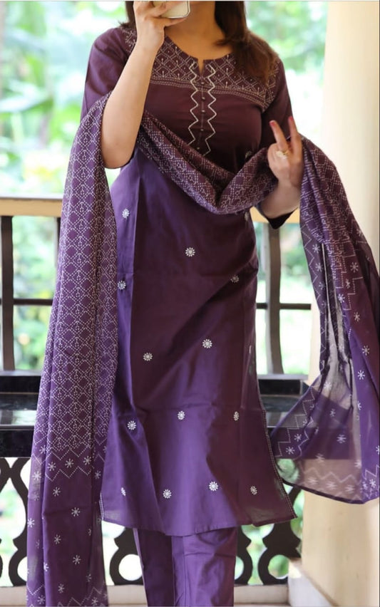 .🌹🌹Pure fine Cotton fabric Embroidery Work Kurti with Pant with cotton 100-100 Dupatta🌹🌹(SWRED46)