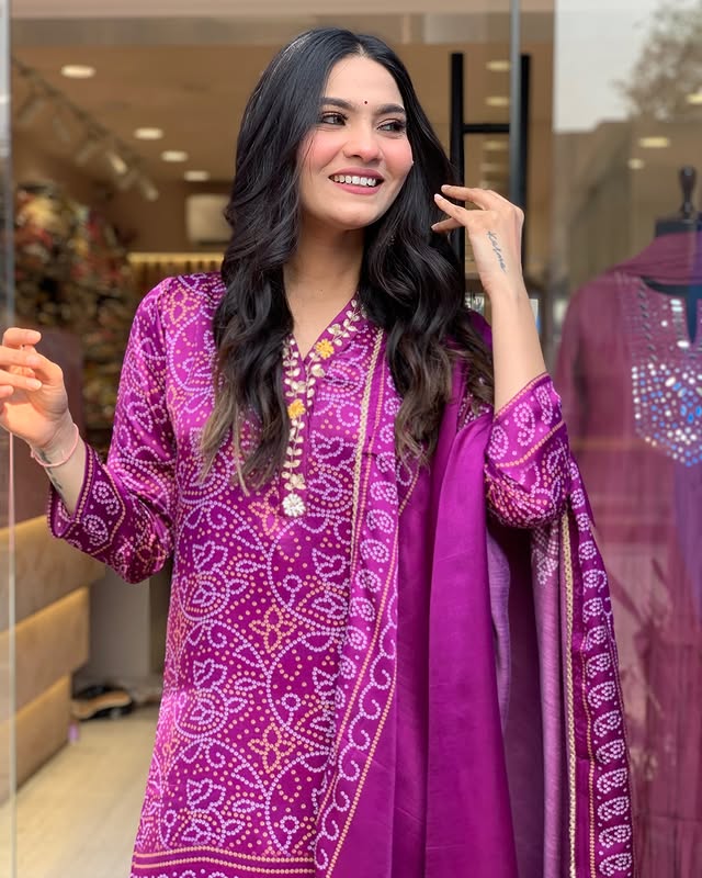 Beautiful Heavy quality Chinon Silk Fabric designer festive wear kurti pant and duppta (SWRED15)