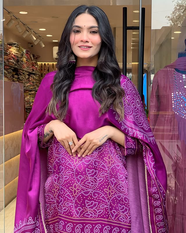 Beautiful Heavy quality Chinon Silk Fabric designer festive wear kurti pant and duppta (SWRED15)