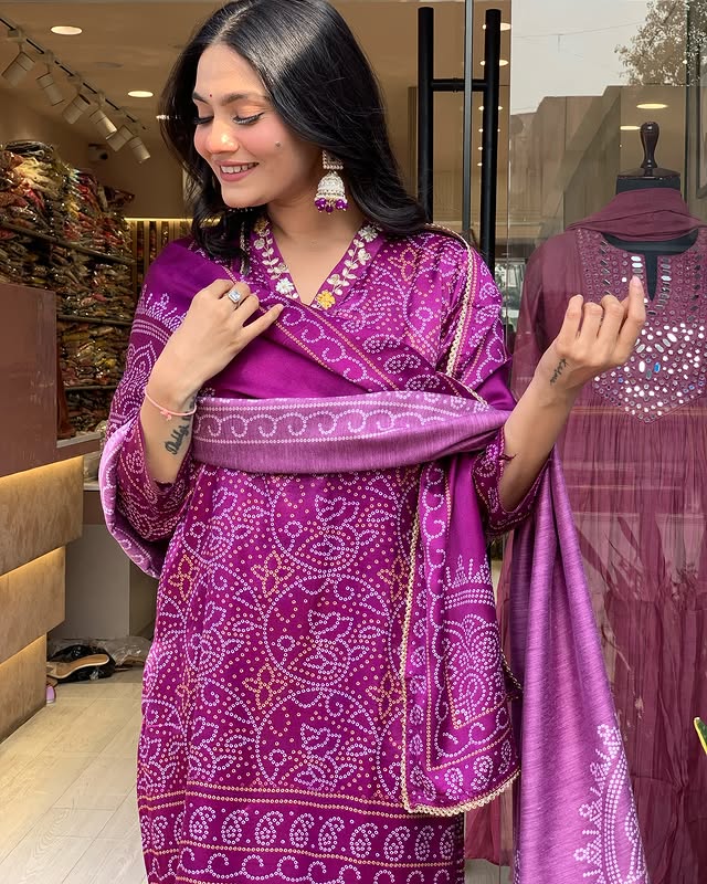 Beautiful Heavy quality Chinon Silk Fabric designer festive wear kurti pant and duppta (SWRED15)
