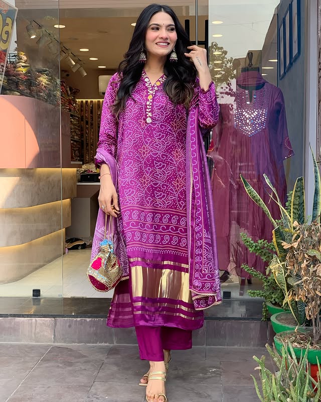 Beautiful Heavy quality Chinon Silk Fabric designer festive wear kurti pant and duppta (SWRED15)