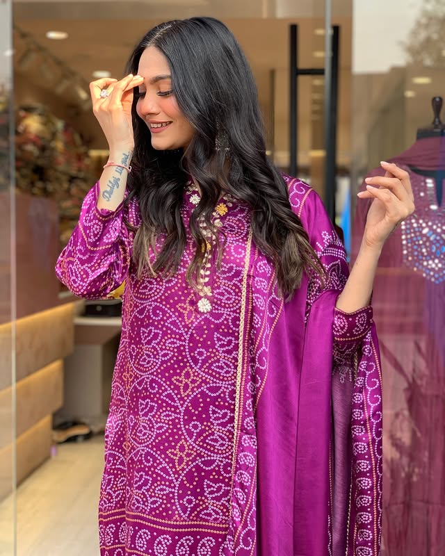 Beautiful Heavy quality Chinon Silk Fabric designer festive wear kurti pant and duppta (SWRED15)