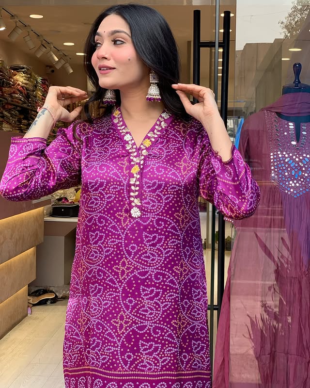 Beautiful Heavy quality Chinon Silk Fabric designer festive wear kurti pant and duppta (SWRED15)