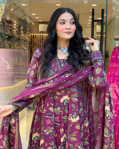 Look straight out of a dreamy movie set as you turn around and walk in this elegant flaired suit ! The perfect of traditional wear(WARED10)
