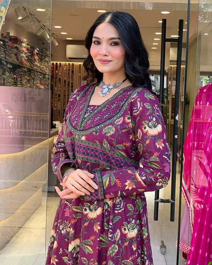 Look straight out of a dreamy movie set as you turn around and walk in this elegant flaired suit ! The perfect of traditional wear(WARED10)