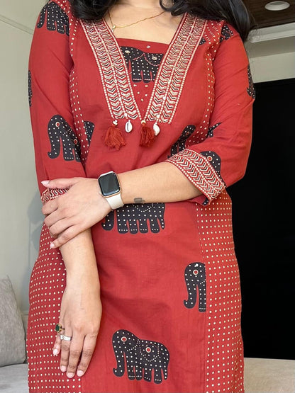 comfortable straight pants and beautiful dupatta This set is a Perfect Outfit Elegance at it's best Kurta length-46(WARED385)