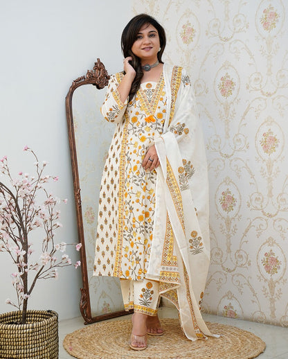New Floral Motif Printed Cotton kurta Set the kurta and Pleated Salwar and Soft Cotton Dupatta💃💃(WARED394)