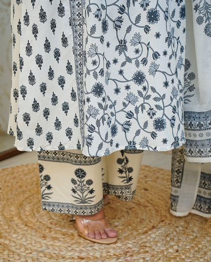 New Floral Motif Printed Cotton kurta Set the kurta and Pleated Salwar and Soft Cotton Dupatta💃💃(WARED398)