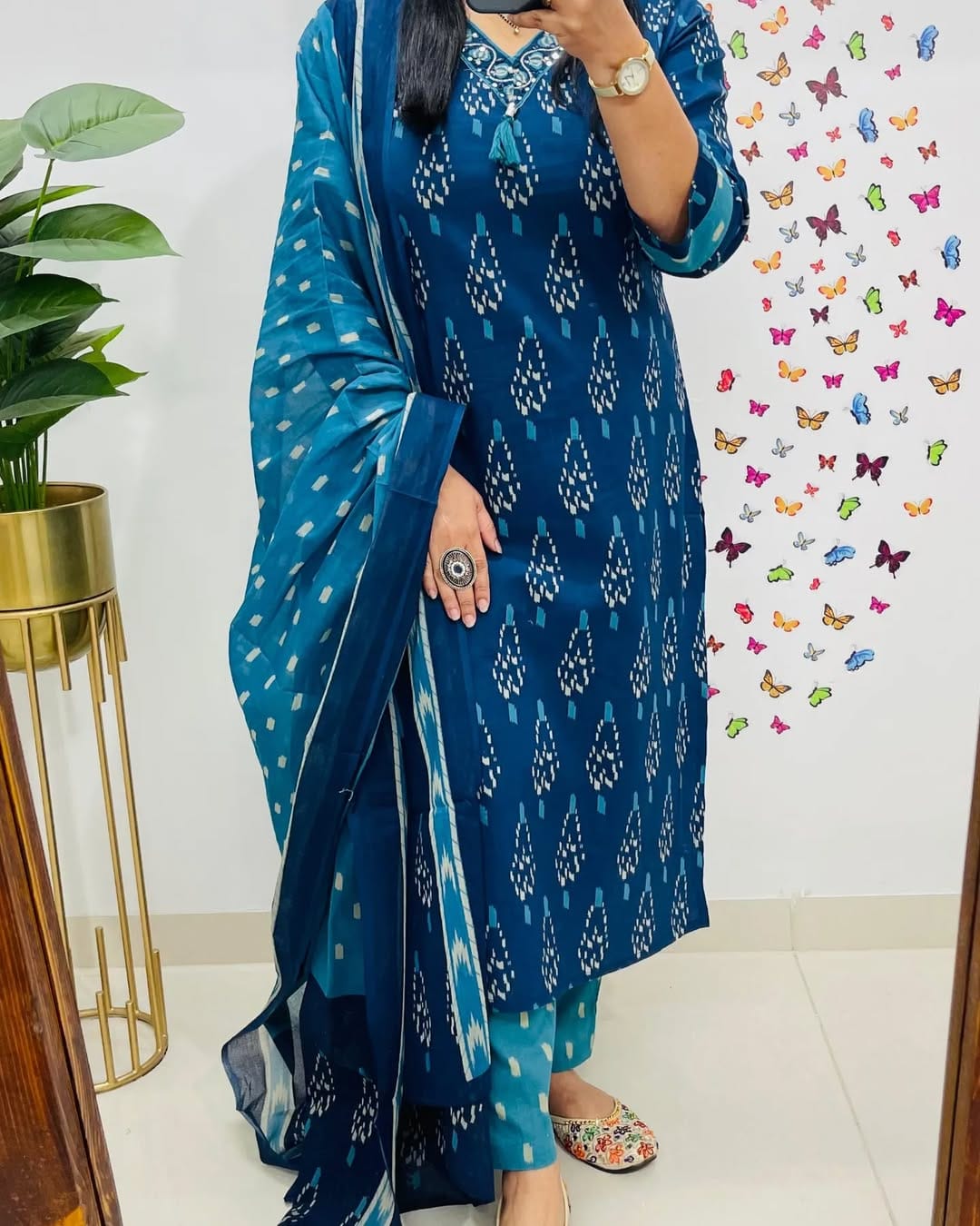 Featuring beautiful Havy Hand work with suqes Heavy Suit which is beautifully decorated It is paired with matching pants(WARED400)