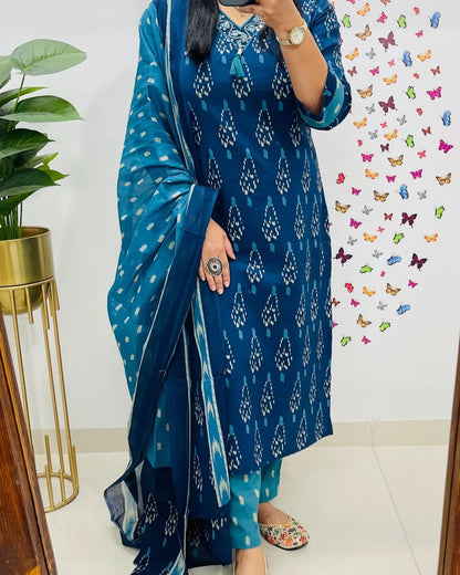 Featuring beautiful Havy Hand work with suqes Heavy Suit which is beautifully decorated It is paired with matching pants(WARED400)