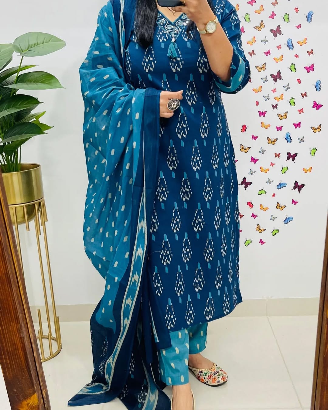 Featuring beautiful Havy Hand work with suqes Heavy Suit which is beautifully decorated It is paired with matching pants(WARED400)