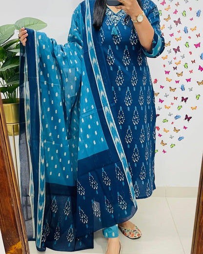 Featuring beautiful Havy Hand work with suqes Heavy Suit which is beautifully decorated It is paired with matching pants(WARED400)