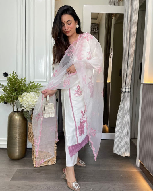 Beautiful cotton fabric kurti pant and dupatta.(WARED405)