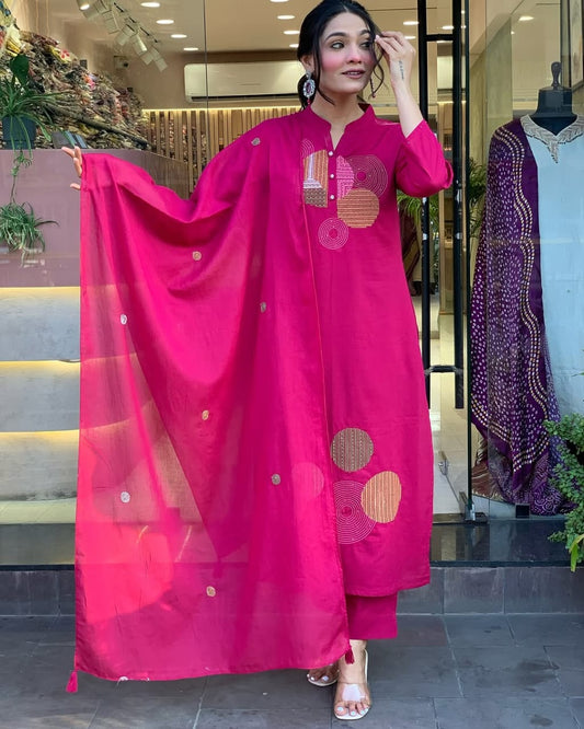 This Kurti,pant dupatta set is perfect for the summer season with its vibrant floral print and confident (WARED406)