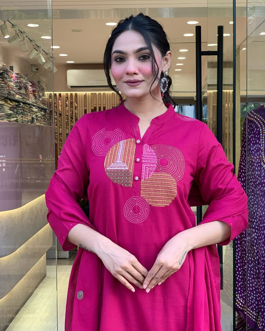 This Kurti,pant dupatta set is perfect for the summer season with its vibrant floral print and confident (WARED406)