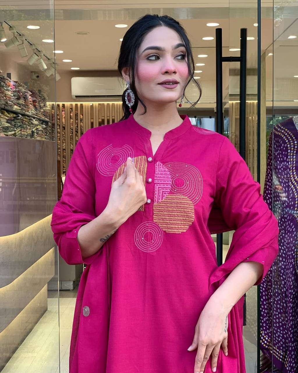 This Kurti,pant dupatta set is perfect for the summer season with its vibrant floral print and confident (WARED406)