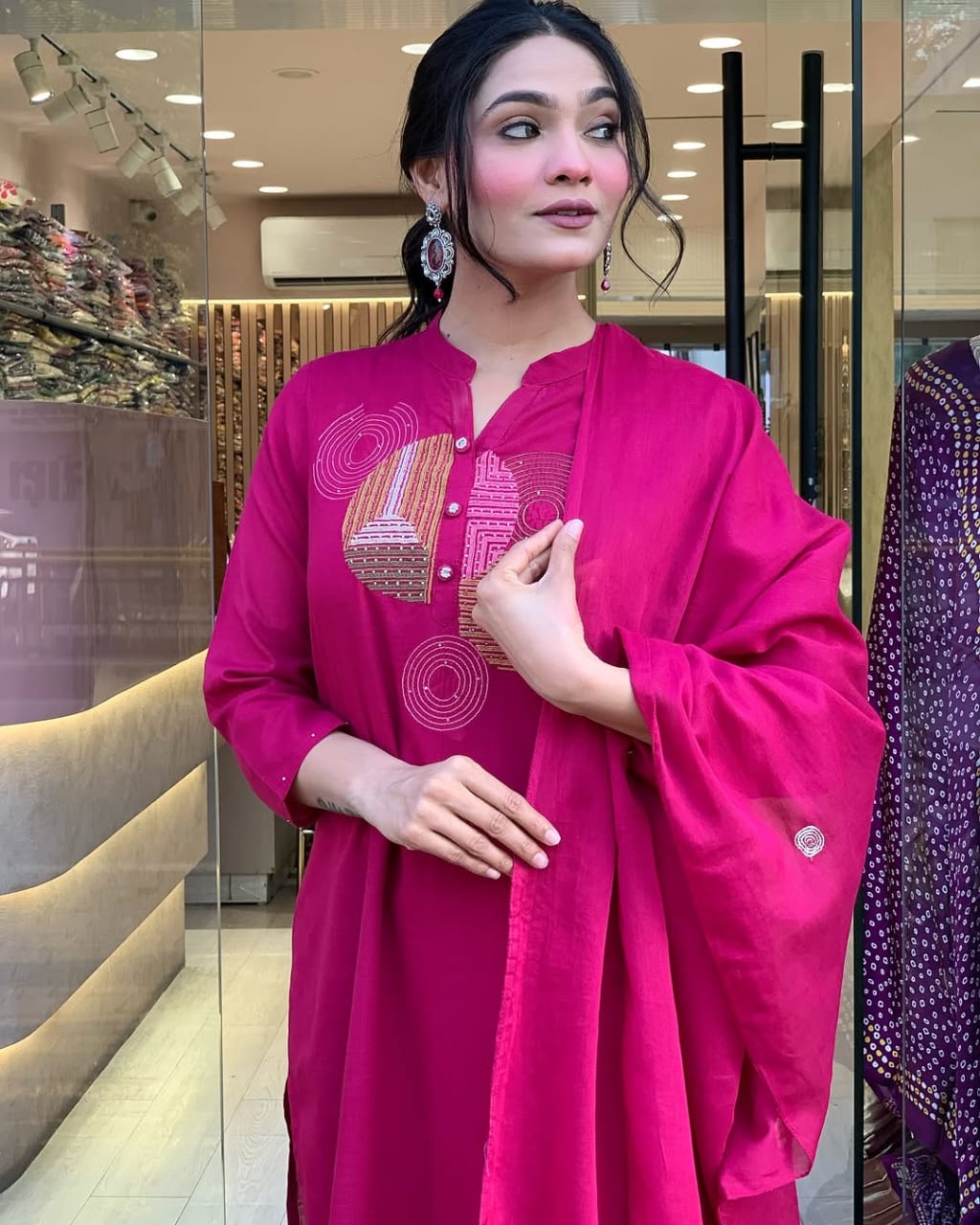 This Kurti,pant dupatta set is perfect for the summer season with its vibrant floral print and confident (WARED406)