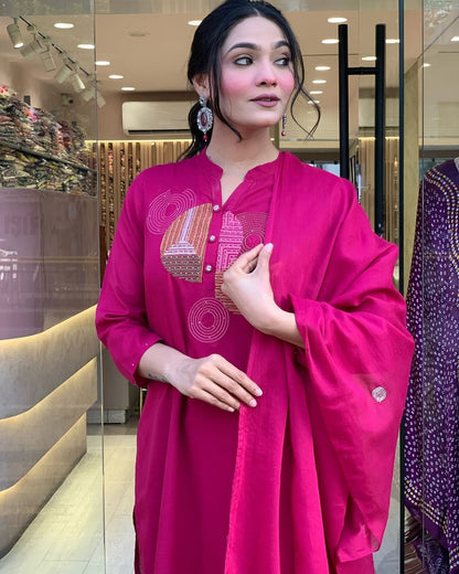 This Kurti,pant dupatta set is perfect for the summer season with its vibrant floral print and confident (WARED406)