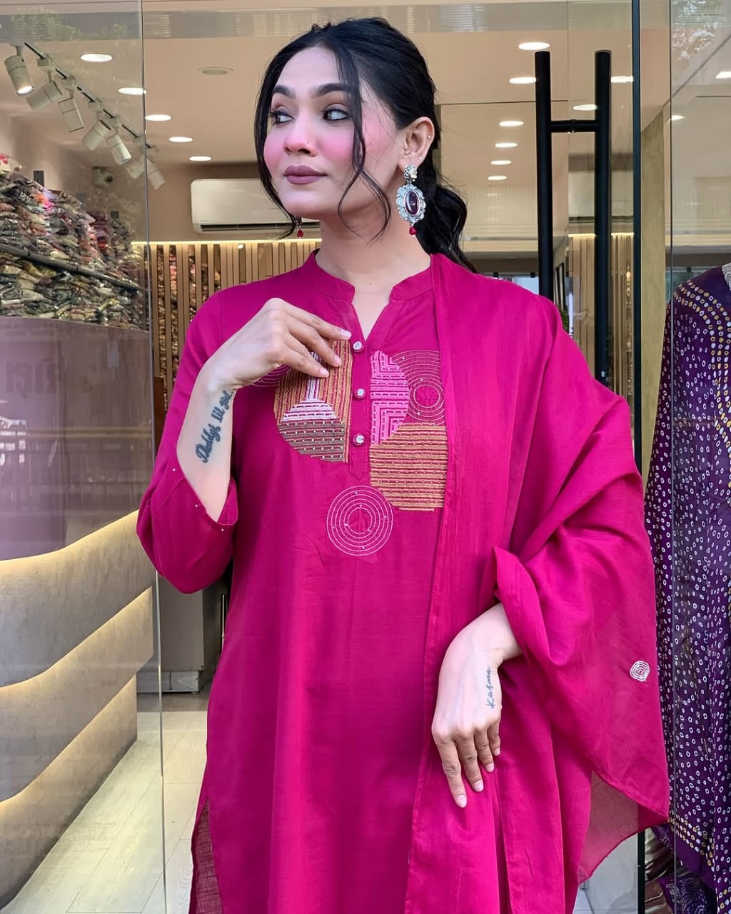 This Kurti,pant dupatta set is perfect for the summer season with its vibrant floral print and confident (WARED406)