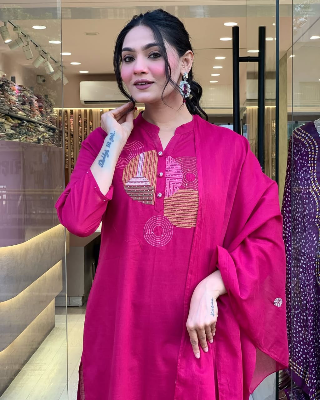 This Kurti,pant dupatta set is perfect for the summer season with its vibrant floral print and confident (WARED406)