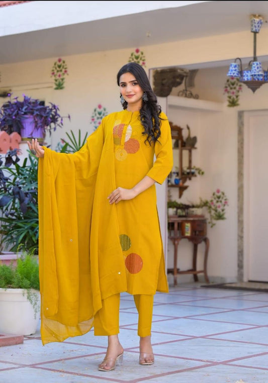 This Kurti,pant dupatta set is perfect for the summer season with its vibrant floral print and confident (WARED407)