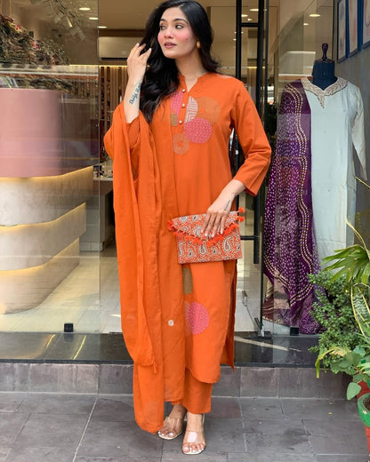 This Kurti,pant dupatta set is perfect for the summer season with its vibrant floral print and confident (WARED408)
