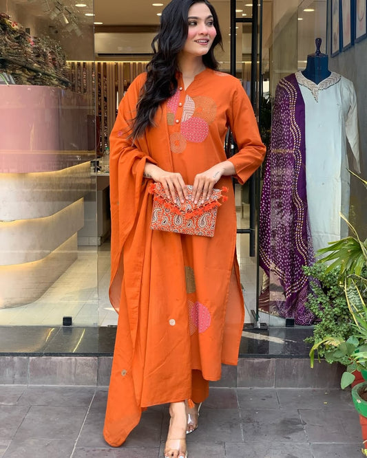 This Kurti,pant dupatta set is perfect for the summer season with its vibrant floral print and confident (WARED408)