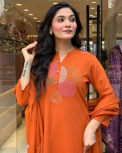 This Kurti,pant dupatta set is perfect for the summer season with its vibrant floral print and confident (WARED408)
