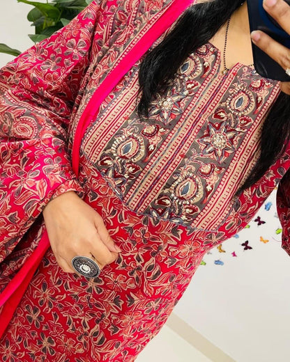 This Kurti,pant dupatta set is perfect for the summer season with its vibrant floral print and confident Plus(WARED417)