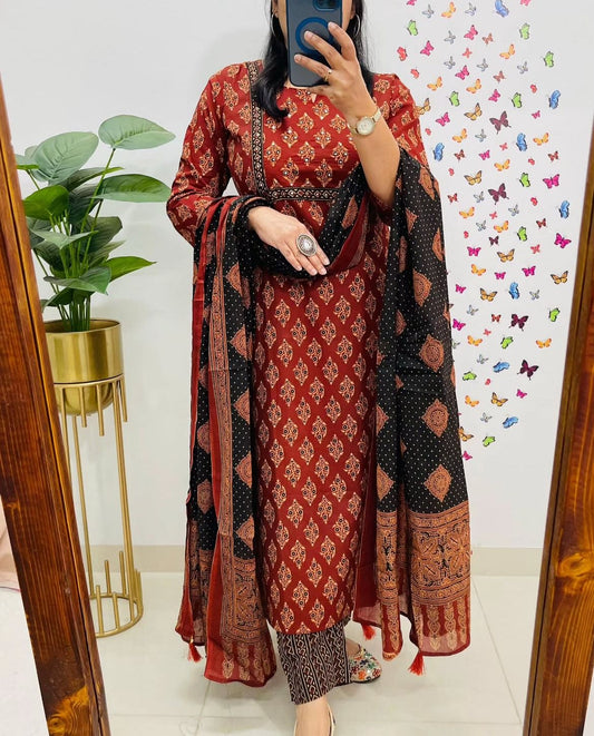 Look straight out of a dreamy movie set as you turn around and walk in this elegant flaired suit (WARED422)